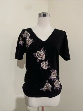 Embroidered Floral V-Neck Short Sleeve Top in Black